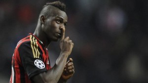 Golazo de Mario balotelli en la victoria del Milan sobre el bolonia por la serie a