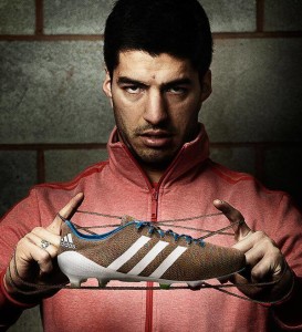 Luis Suarez es la imagen de los guayos adidas prime samba tejidos