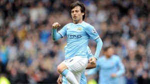 Manchester City gana y se mete en la pelea