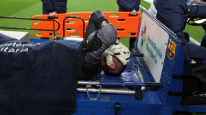 Víctor Valdés se rompe los ligamentos