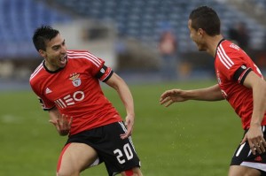Benfica gana y se mantiene en la punta de la Liga Sagres