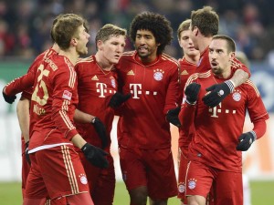 Bayern sigue puntero y golea