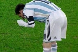Messi vuelve a vomitar