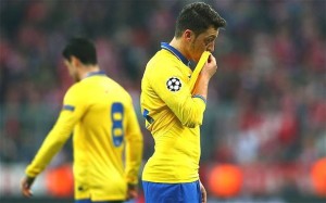 Ozil se lesonó frente al Bayern Múnich