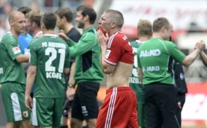 Augsburgo le quita el invicto al Bayern
