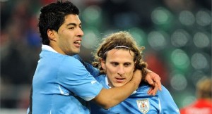 Forlán dijo que aconsejó a Suárez para que se marchara a los 'diablos rojos'