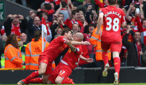 liverpool celebra un gol de Skertel en victoria por la premier