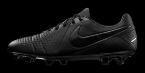 última edición de los guayos nike ctr360