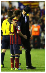 Messi y cristiano se abrazan tras la final de la copa del rey 2014