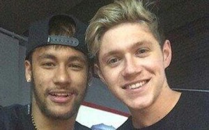 Neymar se tomo una foto con nial Horan integrante de la banda One Direction