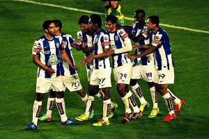 Tuzos vencen 2-0 a Santos Laguna en la semifinal de ida de la liguilla 2014-I