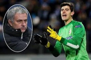 Mourinho le niega el saludo a Courtois