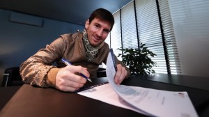 Lionel Messi renueva hasta 2018 con en Barca