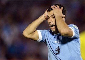 el delantero Luis suarez debe ser operado de su menisco de la rodilla derecha