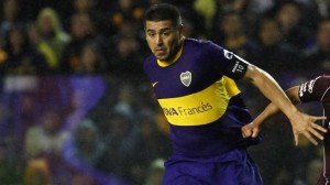 Espectacular caño de Riquelme sin tocar la pelota