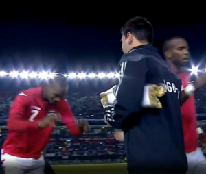 Jugador de Trinidad y Tobago le hizo una reverencia a Messi al saludarlo Ataullah Guerra hace reverencia a Messi
