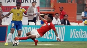 Sterlings se barre ante Antonio Valencia y casi lo lesiona