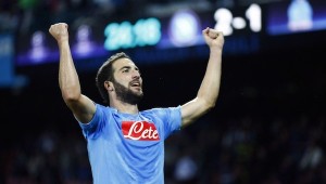 Higuain se queda en el napoli