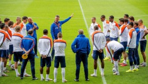 3 jugadores de Holanda se fueron de fiesta y no regresaron