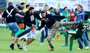 Futbolistas del Maccabi Haifa se pelean con fans en favor de Palestina