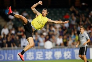 Zlatan pirueta. Ibrahimovic y GOLAZO en una nueva acrobacia.