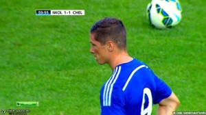 el niño torres erra un gol imposible