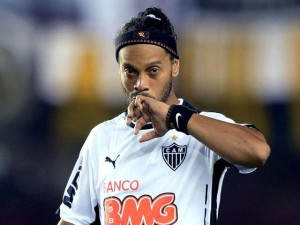 Ronaldinho se despide de la afición del Atletico Mineiro