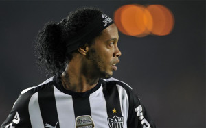 Ronaldinho decidirá su futuro la próxima semana
