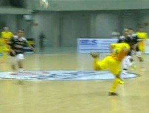 Golazo en el campeonato futsal brasileño