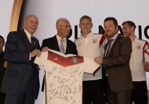 Beckenbauer respalda aSchweinsteiger como sustituto de Lahm