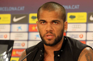 Dani Alves seguirá en el Barcelona