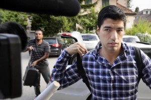 Luis suarez podrá entrenarse con el fc barcelona y jugar partidos no oficiales