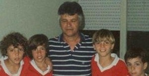 Cambiasso el tercer niño de izquierda a derecha
