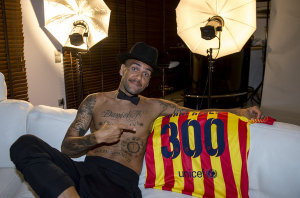 Dani alves celebra 300 partidos con el barcelona con galeria para mundo deportivo