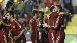 España golea en su camino a la Euro