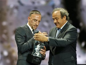 Ribery le responde a Platini