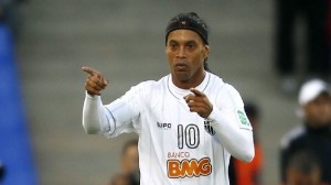 El club Querétaro hizo oficial la incorporación a sus filas del brasileño Ronaldinho Gaucho, que a sus 34 años, militará en el balompié mexicano durante dos temporadas.