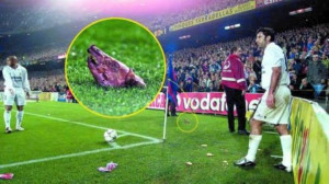 top 10 objetos insolitos lanzados a un campo de fútbol