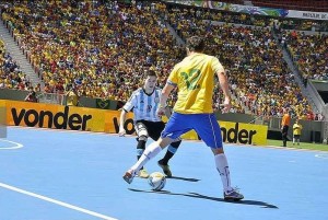 Brasil vs Argentina regalan partidazo de futsal en retorno de Falcao