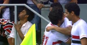 Festejó el gol de Sao Paulo y se terminó rompiendo la cara