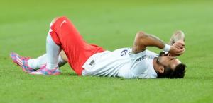 El argentino Ezequiel Lavezzi se lesionó y no podra jugar ante el barcelona por champions