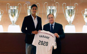Varane renovó con el real madrid hasta el 2020 de la mano de florentino perez