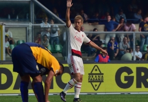 Milan derrota al Verona fuera de casa
