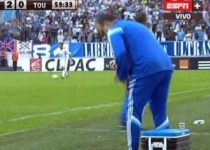 Bielsa se sienta sobre una taza de café y explota!