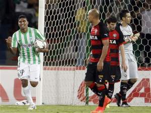 Atl. Nacional empató 2-2 con Vitória en Medellín