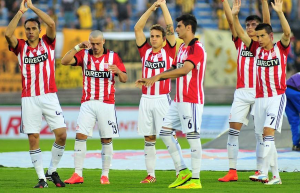 Peñarol dominaba el juego en su cancha pero Carrillo igualó la serie y llevó todo a los penales. Ahí apareció Hilario Navarro, tapó tres tiros y Estudiantes se metió en los cuartos de final de la Copa Total Sudamericana.