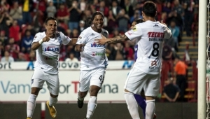 tercer gol de ronaldinho con los gallos de queretaro