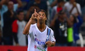 No te pierdas la última joya de Ronaldinho en México. Golazo de tiro libre con los gallos de queretaro