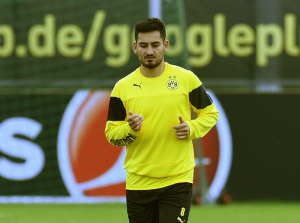 el mediocampista alemán del borussia dortmund Ilkay Gundogan volvió a tener actividad luego de más de 400 días de baja por una lesión en la espalda.