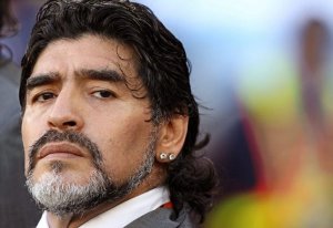 Maradona pedirá por la salud de Jonás Gutiérrez en el Vaticano